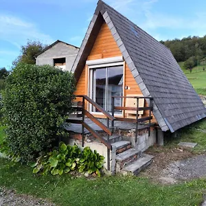 Chalet Petit Avec Terrasse, Oust